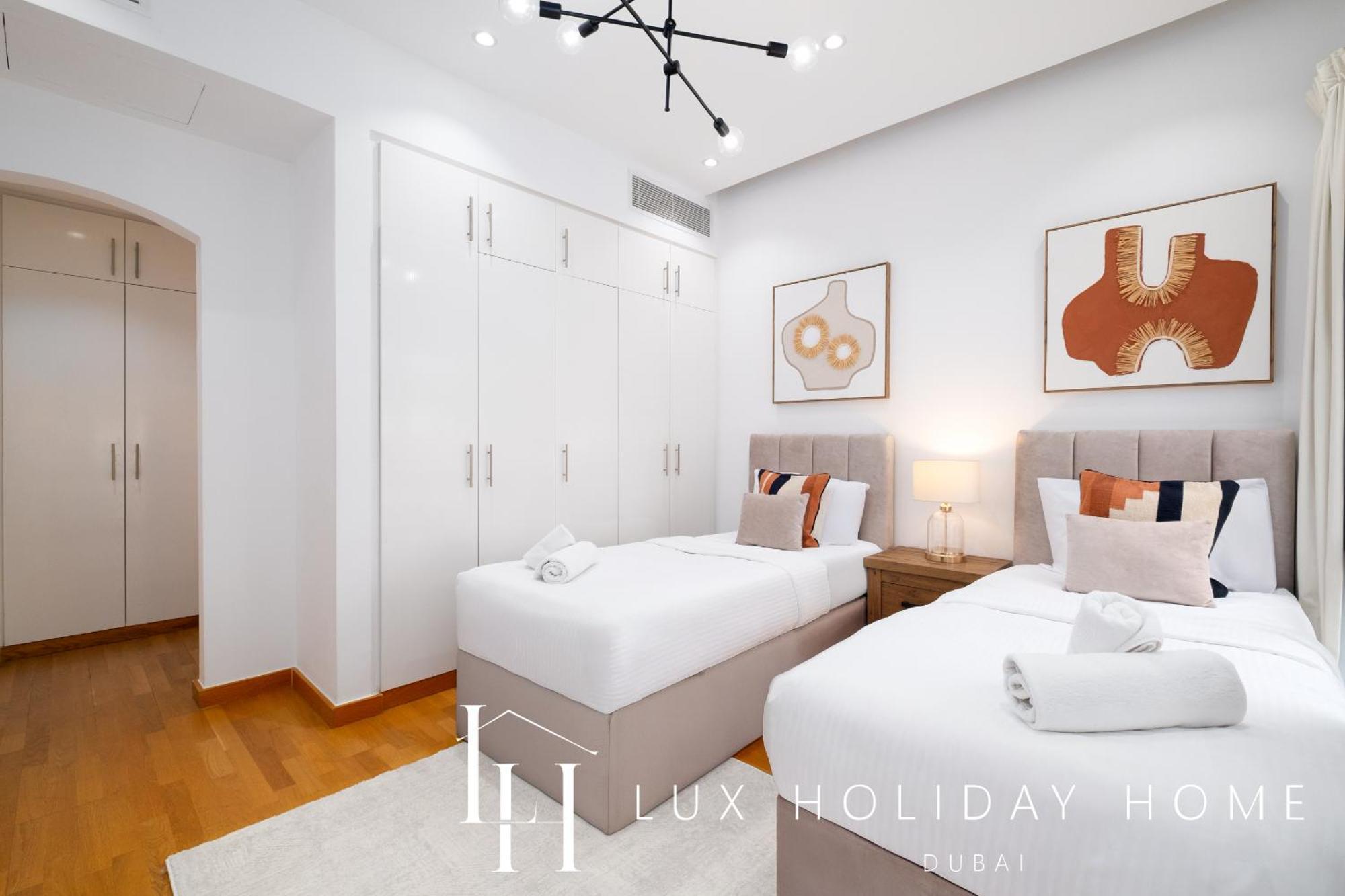 Lux The Meadows 5 Bed Дубай