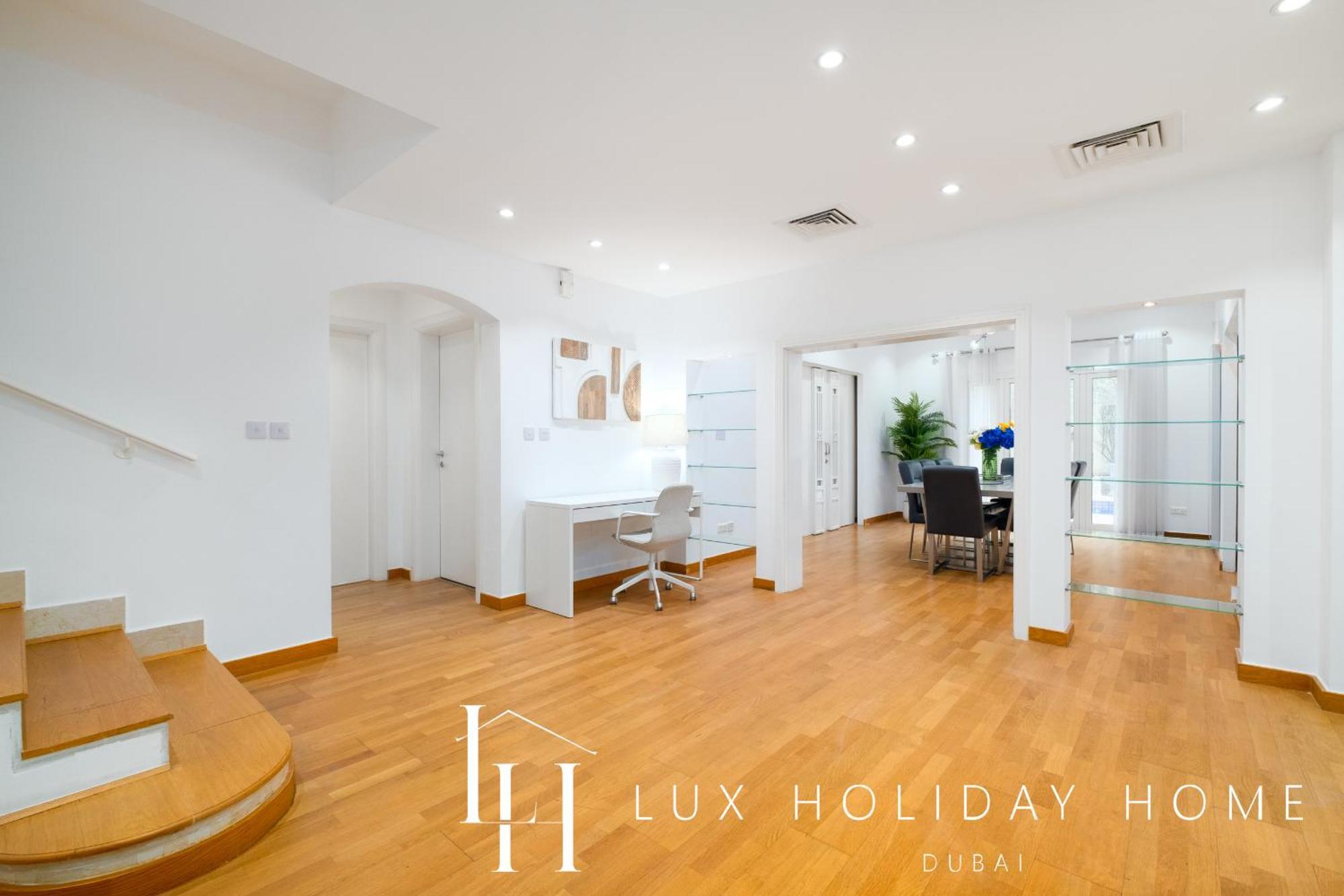 Вілла Lux The Meadows 5 Bed *
